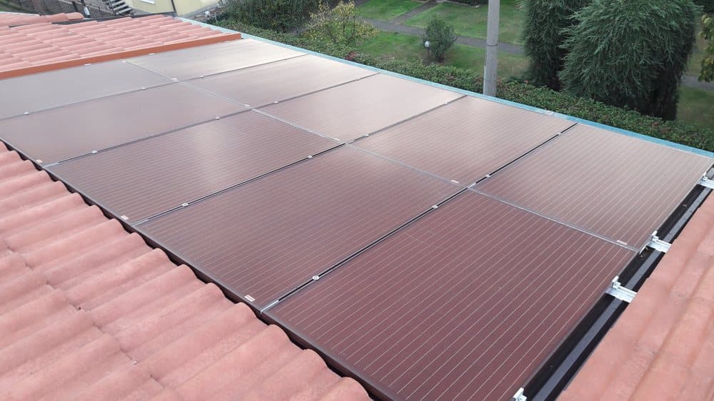 Impianto fotovoltaico integrato a filo della copertura in coppi